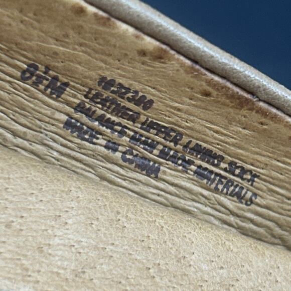 Sofft Womens 8.5M Tan Leather Pump Stacked Heel Pleated Front Office Secretary - Picture 8 of 8